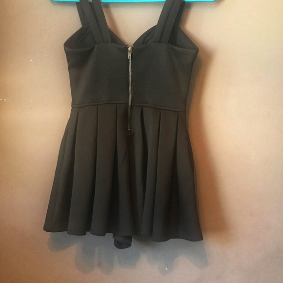 Romper⭐️ - Picture 2 of 2